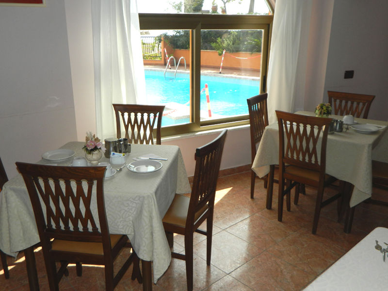 Andromaco Palace Hotell