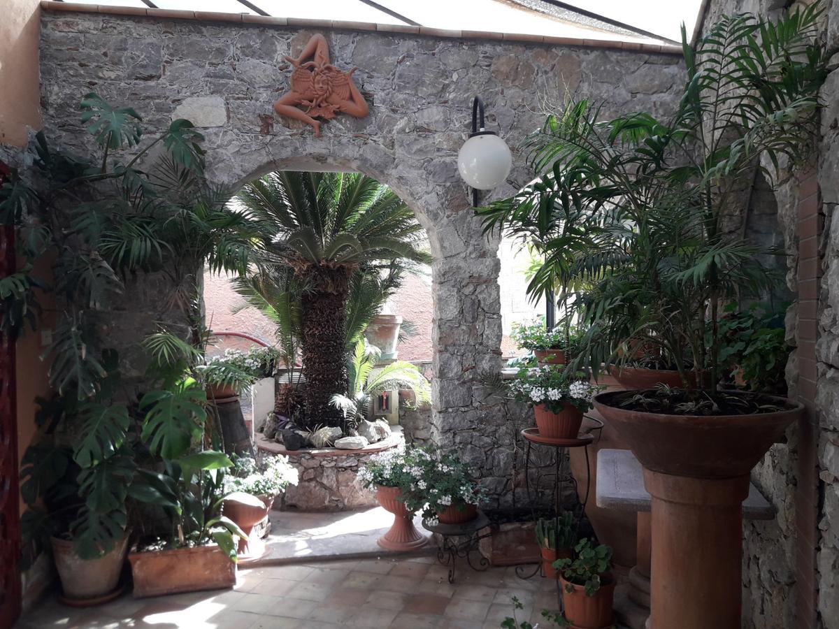 Andromaco Palace Hotell