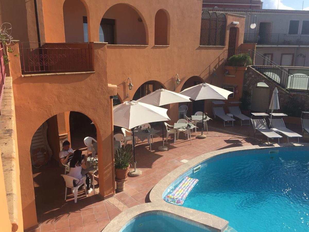 Andromaco Palace Hotell 3*