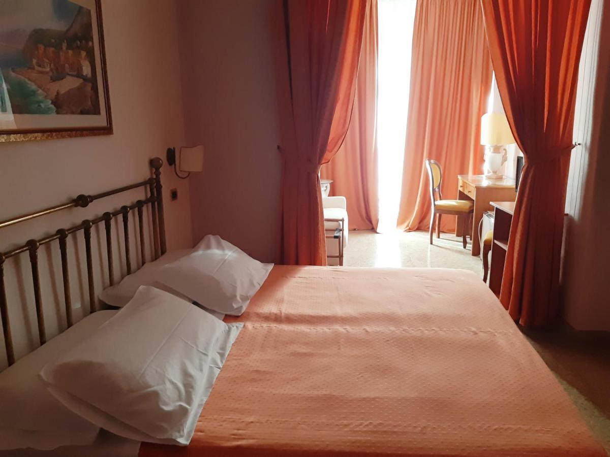 Andromaco Palace Hotell 3*